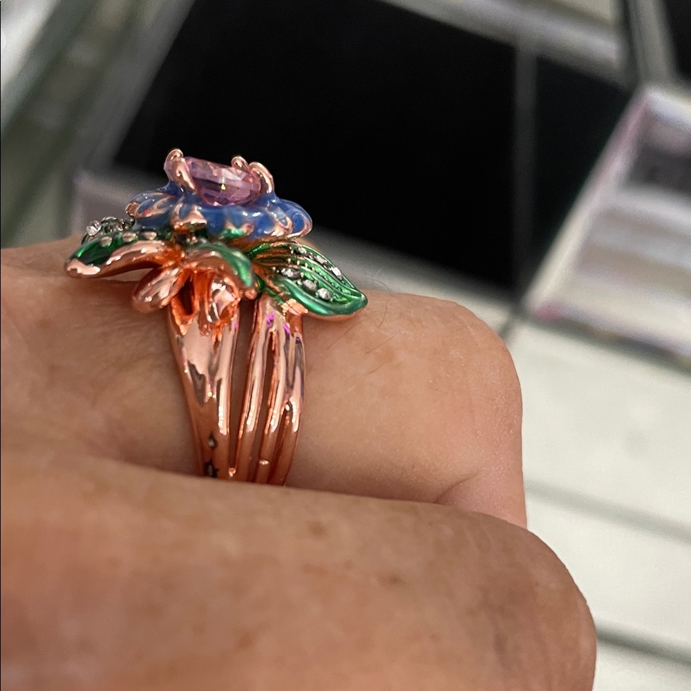 Source Unknown Pink Center Blue Enamel Flower Ring with Green Leaves - Picture 3 of 5